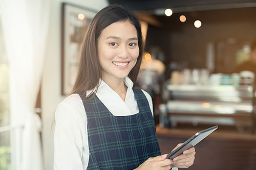 経営者も罰せられる？ 従業員の不法就労が発覚した場合の対策を解説