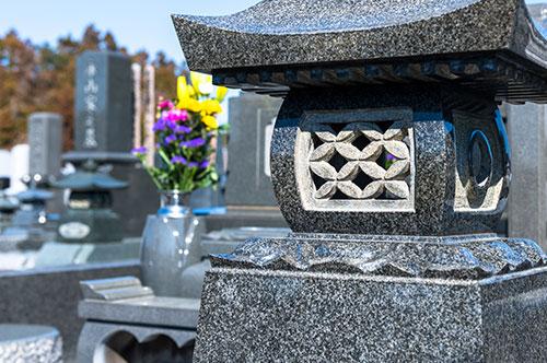 お墓を相続したくない！ 継承は拒否できるか？ 放棄する方法を解説