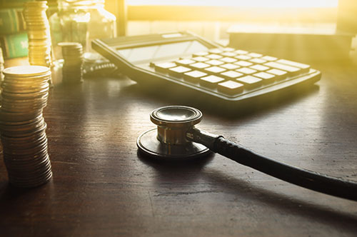 死亡保険金の相続は課税対象？ 受取人が支払う税金の仕組みと節税方法