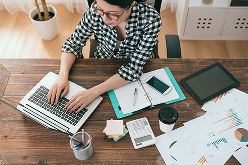 在宅勤務を理由に減給！ 受け入れるべきでない理由を弁護士が解説