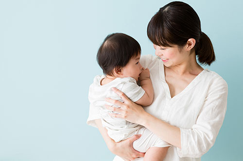 再婚したら養育費は減額される？減額される場合や減額手続きの流れを解説