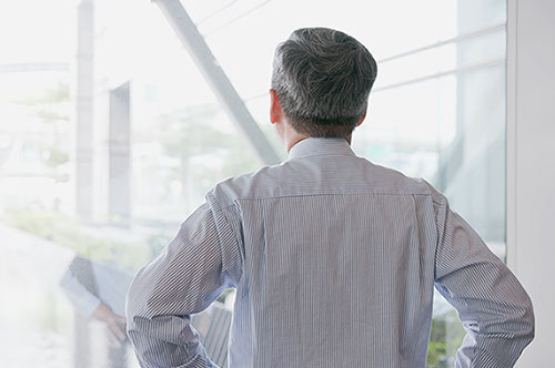 定年後の再雇用の拒否は不当解雇？ 法的な対応策はとれるのか