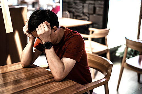 自宅やお店に張り紙で嫌がらせされた！どんな罪になる？