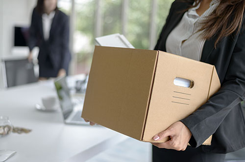 会社が退職させてくれない！ 在職強要に対抗できる法的な対応とは