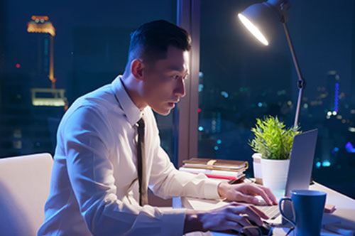 法内残業と法外残業の違いとは？ 支払われている残業代は正しい金額？