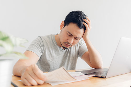 債務(任意)整理を家族や会社にバレないようにしたい！ 借金解決策は？