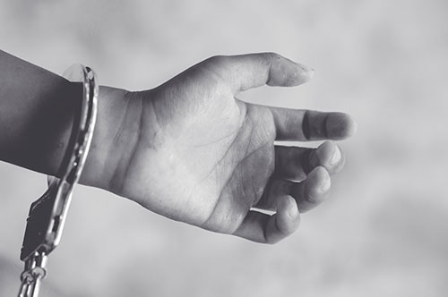 子どもが詐欺で逮捕！ 刑罰・逮捕後の流れ・やるべき対策とは