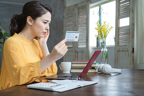 勝手にカードが使われた！ 他人や家族に使われた場合の対策を解説