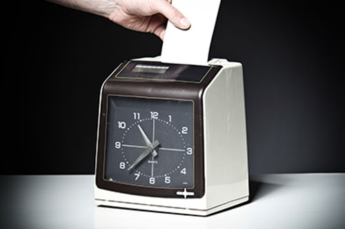 従業員にタイムカードを改ざんされた！ 法的な対応をする際の注意点