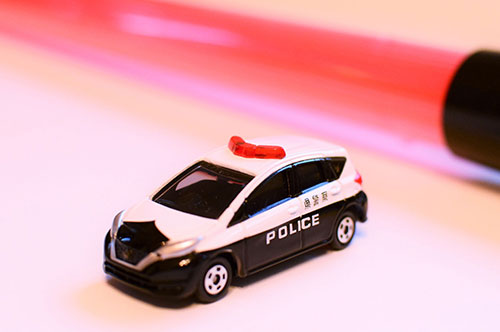 呼気検査の拒否は犯罪になる？ 逮捕されたらどうなるの？