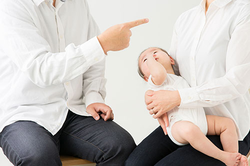 離婚したら子どもの戸籍や苗字はどうなる？ 親権者が行うべき手...