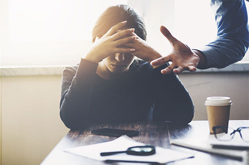 会社でのいじめや嫌がらせがひどい！ 相談窓口や法的な対処法をご紹介