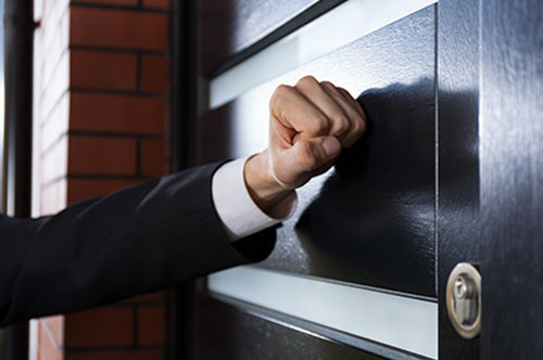 悪質な訪問販売を断りたい！ 違法になるケースと対処法を弁護士...