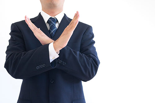 会社から有給休暇の理由を聞かれ取得を拒否された！ どうすれば？