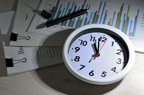 みなし残業のメリット・デメリットは？ 導入時の注意点などを解説