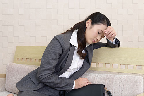 出勤強要する会社に損害賠償請求できる？ 法的な対処方法を解説します