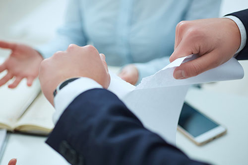 新型コロナの影響で内定を取り消された！ 会社に損害賠償請求できる？