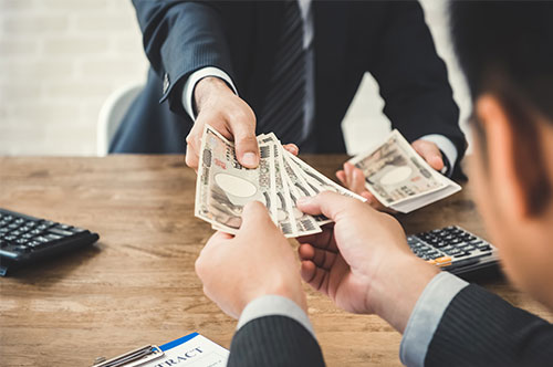 社員への貸付金は給与から天引きできる？ 賃金支払いの基本ルール
