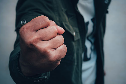 喧嘩の後で警察から呼び出しが！ 暴行罪・傷害罪で逮捕の可能性は？