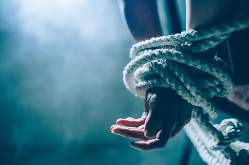 逮捕・監禁罪が成立する要件｜量刑判断のポイントや実際の事例を紹介