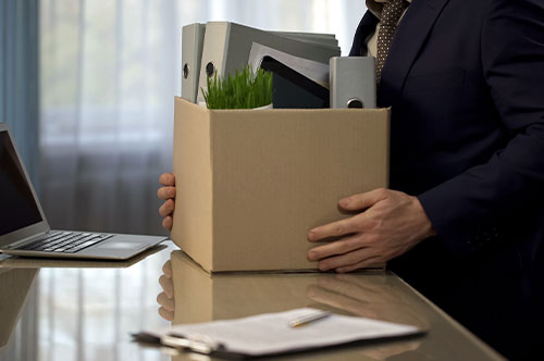 会社をクビになっても退職金はもらえる？ 懲戒解雇だともらえない？