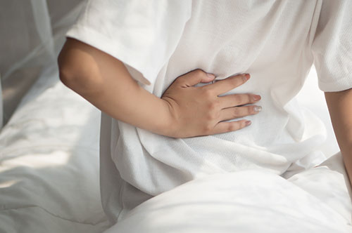 飲食店で出された料理で食中毒に！ 慰謝料や損害賠償は請求できる？