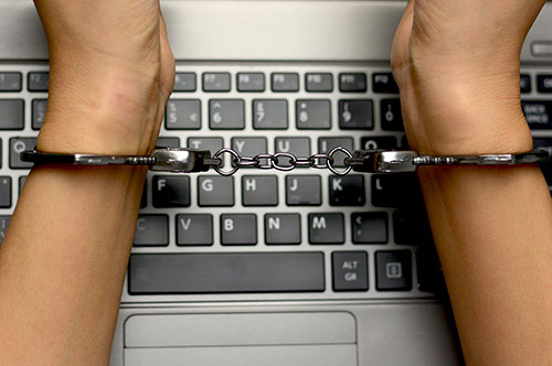 サイバー犯罪に加担してしまった！ 罪種や刑罰と解決に向けた対...