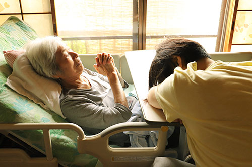 介護休暇・介護休業がとれない！？ 取得の条件と会社に制度がない場合