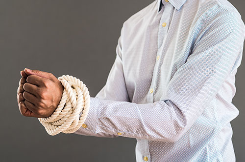 証拠がない場合でも自首は成立するか？ 自首の効果や出頭との違いを解説