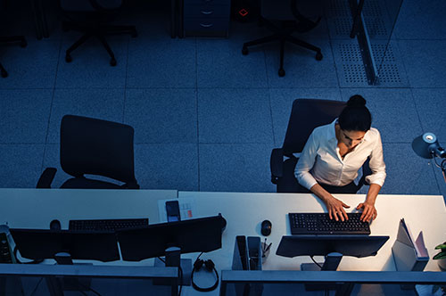 休日出勤手当なしは違法？ 無給で当たり前なのはおかしいケース...