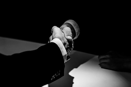 入札談合は逮捕される？ 公務員は？ 気になるポイントを解説