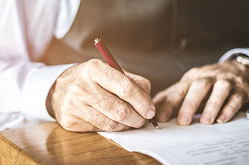 遺言執行者の選任が必要なケースとは？ 選任する方法や手続きを解説