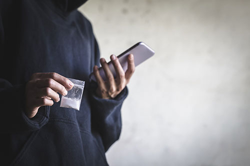 野菜は大麻、アイスは覚醒剤、手押しは？ 薬物の隠語、売買等の罪を解説