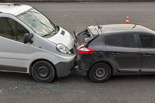 追突事故の被害に遭った人が弁護士に依頼すべき3つの理由