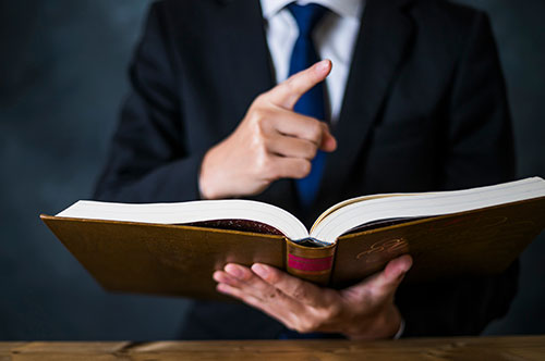 刑事事件を起こしても逮捕されないことがある？ 逮捕の要件や書類送検との違い