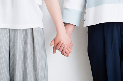 不倫相手が同性だった！ 相手に慰謝料を請求できる可能性はある？