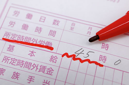 残業代カットは違法？ 未払いの残業代を請求できるケースと請求方法