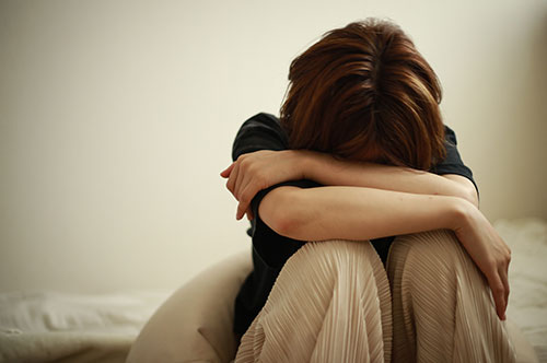 自殺教唆とは？ 自殺に追い込む行為で問われうる罪と刑罰