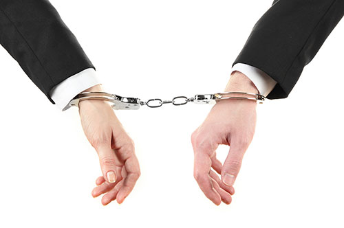 共犯とは？ 共犯で逮捕された場合の対処法や罪の重さを弁護士が解説