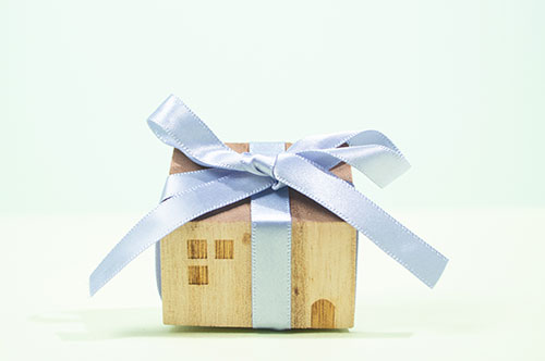 死因贈与と遺贈はどう違う？ メリット・デメリットや税金などの注意点