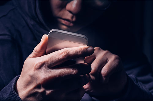 偽計業務妨害罪にあたる行為とは？ 成立要件と具体例、罰則を解説