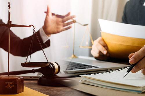 離婚相談は行政書士と弁護士どちらがベスト？ 対応可能範囲の違い