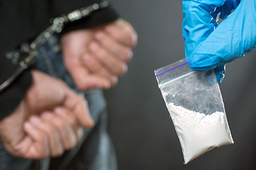 大麻で逮捕されたら釈放されることはあるのか。 家族ができることとは。