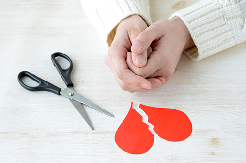 配偶者が失踪して行方不明……離婚は可能？ 離婚成立の条件と手続きとは