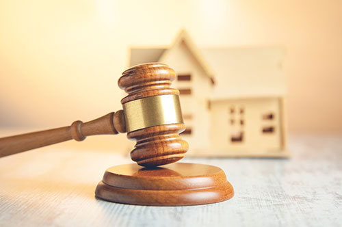 離婚後、住んでいる家が競売にかけられた！ 名義変更の重要性を...