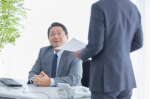 労働者が「介護休暇を利用したい」と希望したときには給与は必要？