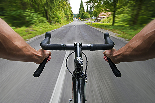 自転車でもあおり運転で逮捕される？ 妨害運転罪にあたる行為と罰則