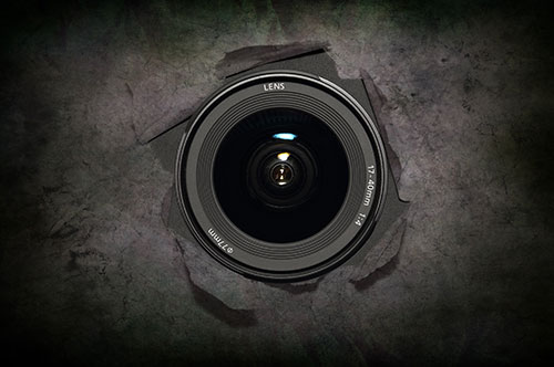 風俗店での労働中、客に盗聴・盗撮された！ 慰謝料請求できる？