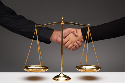 これから裁判をする人必見！ 訴訟上の和解のメリットや流れとは