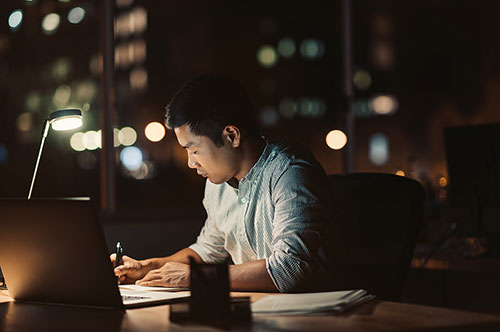 未払い残業代請求は在職中にすべき？ メリットや注意したいポイ...